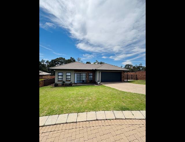 3 BEDROOM TOWNHOUSE FOR SALE IN WITBANK EXT 10